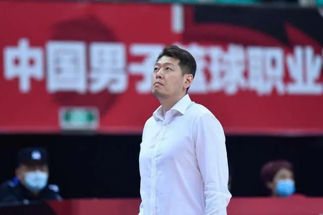 随后，颠覆童话中固有形象的“蓝仙女”悄然而至，挥舞仙女棒赋予匹诺曹生命